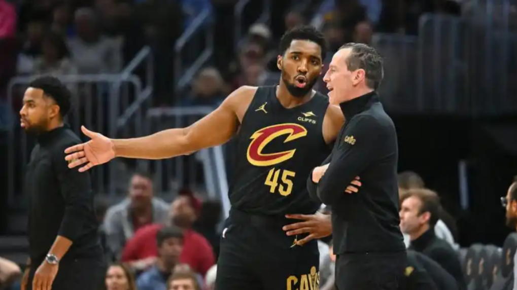 壹号娱乐官网-拒绝24分大逆转！骑士险胜东部鱼腩，米切尔8失误，鲍尔15中1背锅