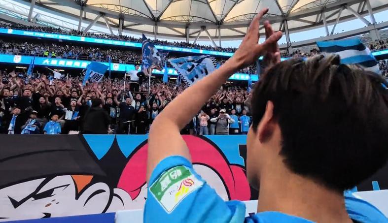 一号娱乐-刘祝润回梭鱼湾有掌声！杨希来海港 王队有接班人了 三镇渴望一将